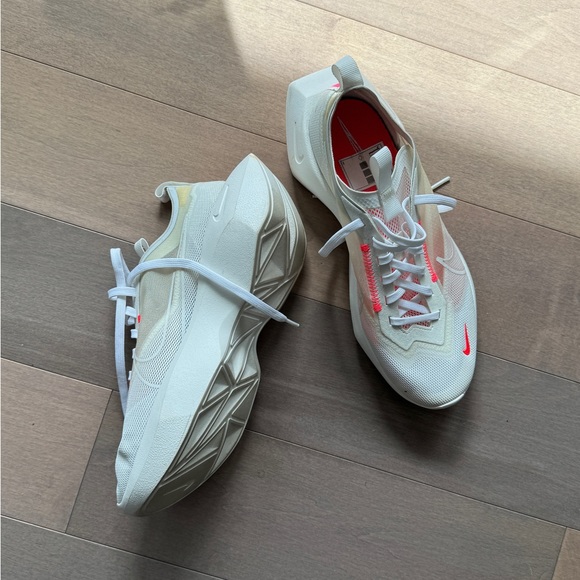 Nike sneakers eu 40 us 8.5 - Picture 2 of 5